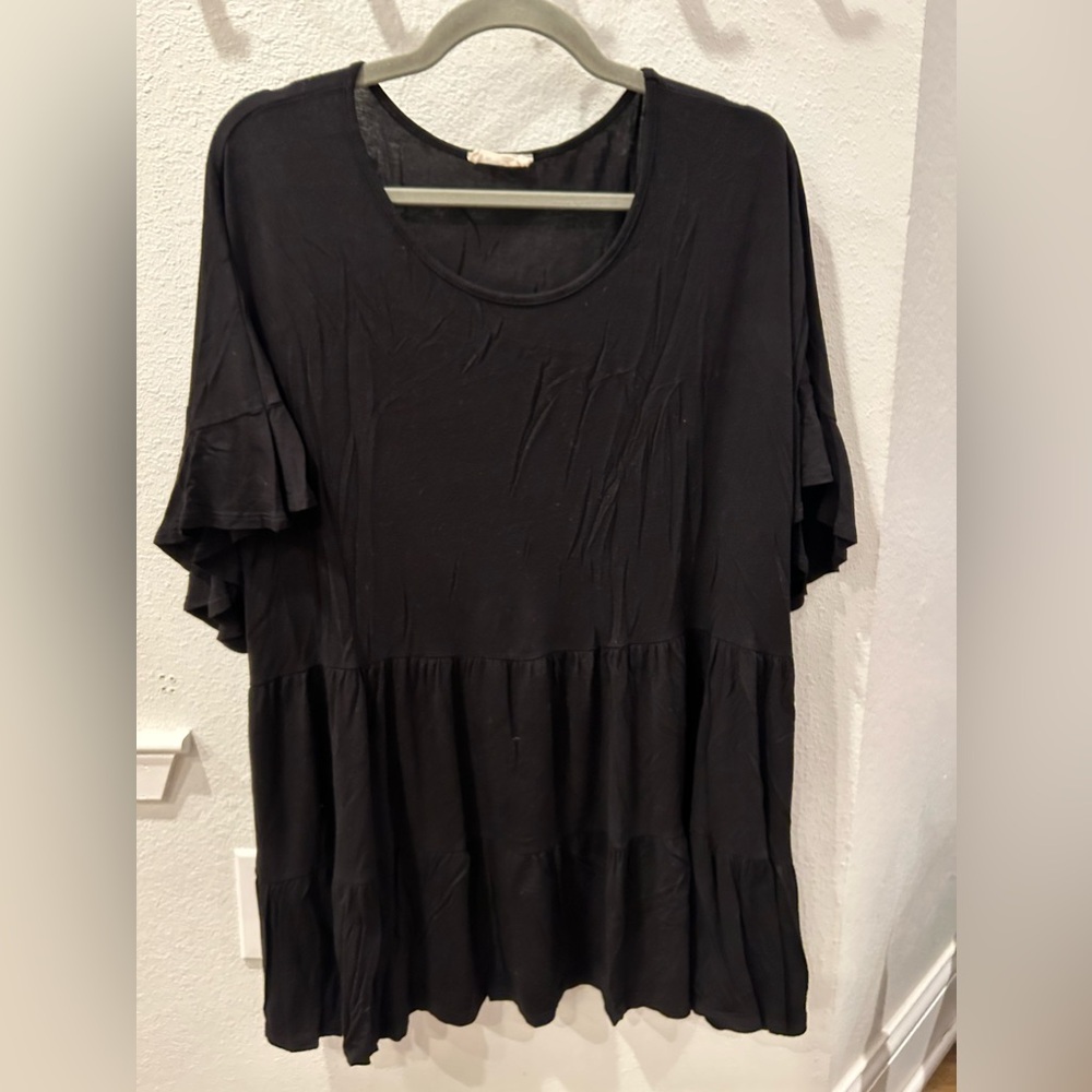 Black tiered flowy top